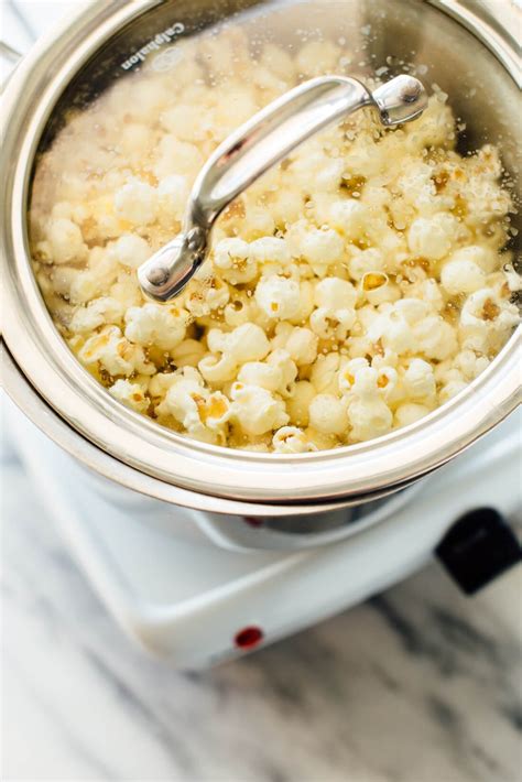 making popcorn on gas stove